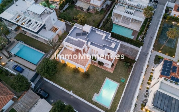 Resale - Villa - Marbella - Marbesa