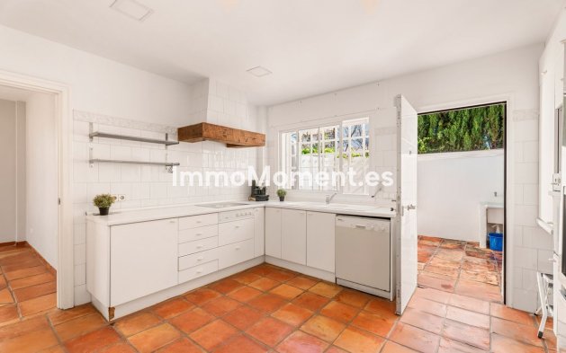 Resale - Villa - Marbella - Marbesa