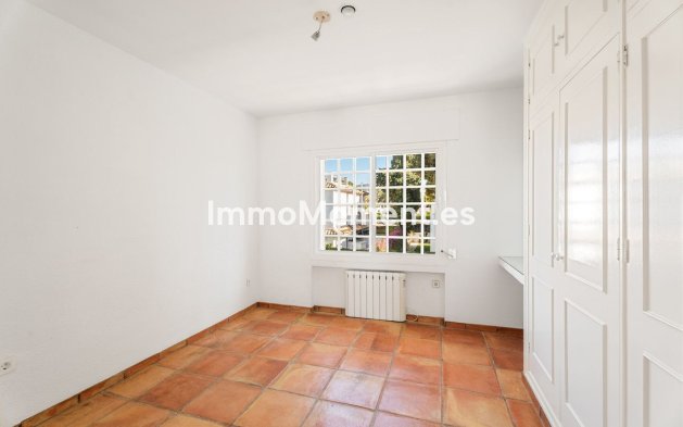 Resale - Villa - Marbella - Marbesa