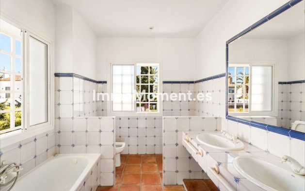 Resale - Villa - Marbella - Marbesa