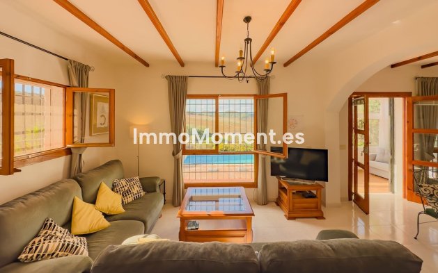 Wiederverkauf - Villa -   Inländisch - Almogía