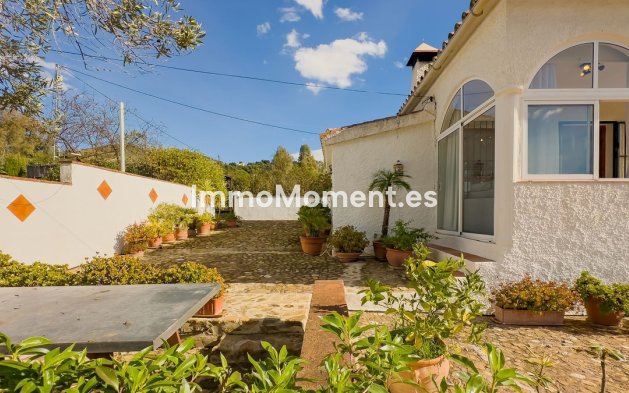 Wiederverkauf - Villa -   Inländisch - Almogía