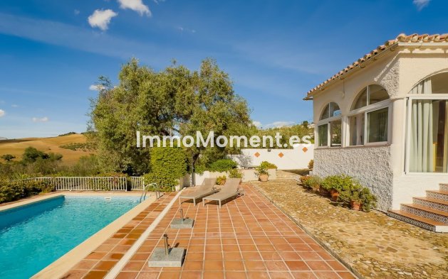 Wiederverkauf - Villa -   Inländisch - Almogía