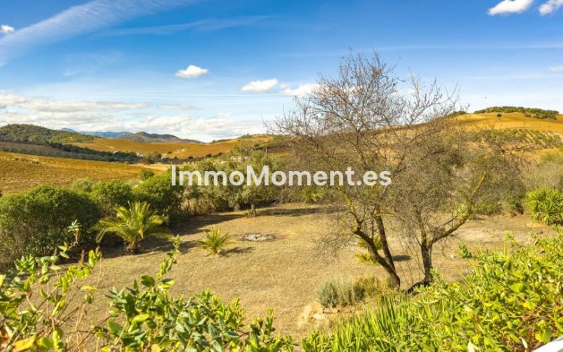 Wiederverkauf - Villa -   Inländisch - Almogía