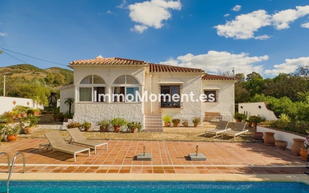 Wiederverkauf - Villa -   Inländisch - Almogía