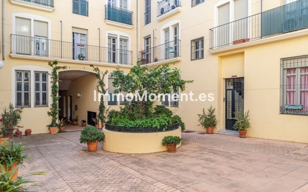 Resale - Apartment - Málaga - Málaga Centro