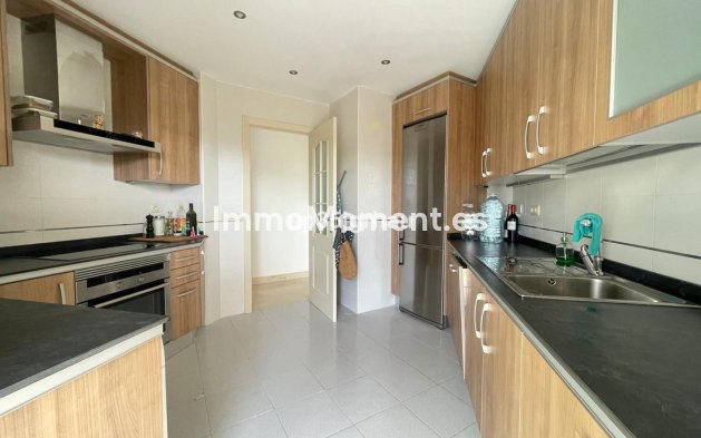 Resale - Apartment - Estepona - Selwo