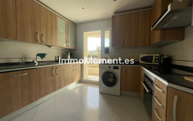 Resale - Apartment - Estepona - Selwo