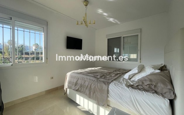 Resale - Apartment - Estepona - Selwo