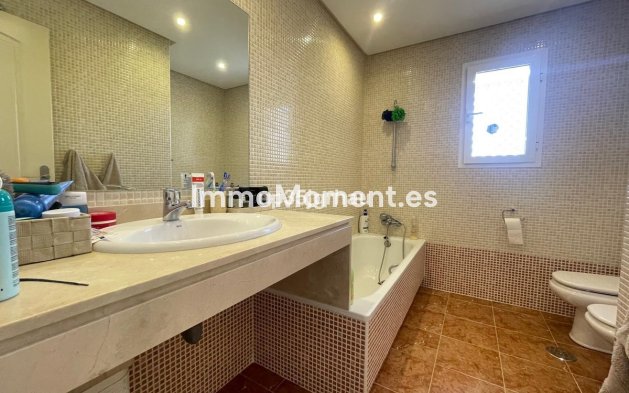 Resale - Apartment - Estepona - Selwo