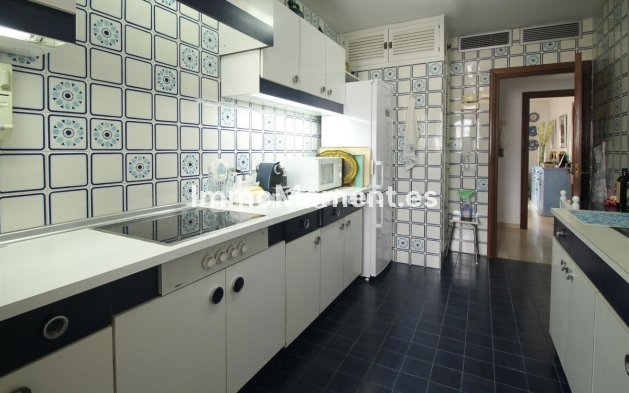 Wiederverkauf - Wohnung - Estepona  - Estepona Centro