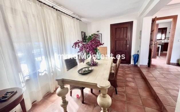 Resale - Villa - Marbella - Nueva Andalucía