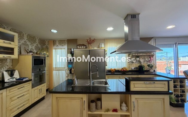 Resale - Apartment - Estepona - Estepona Centro