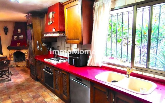 Resale - Villa - Marbella - Río Real