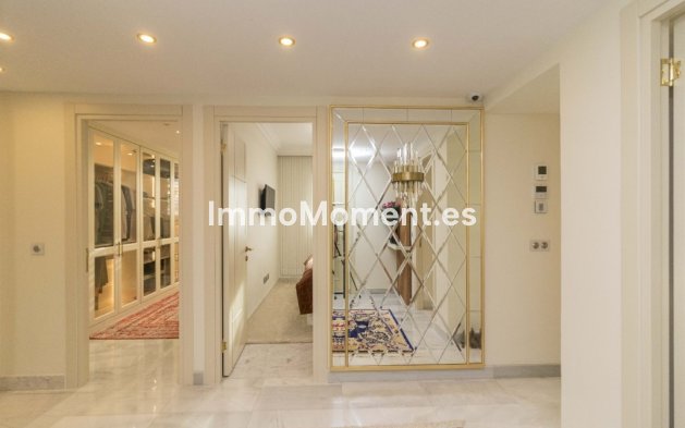 Resale - Apartment - Marbella - Puerto Banús