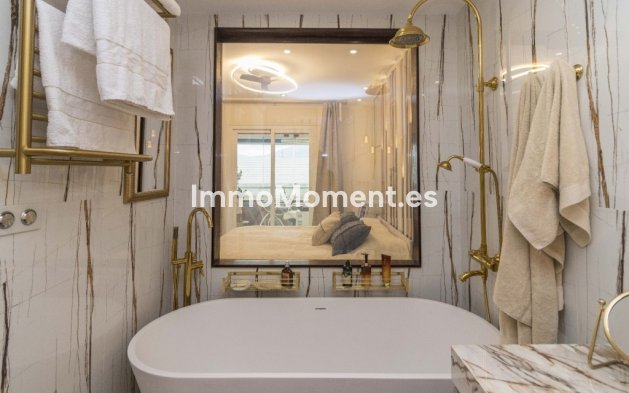 Resale - Apartment - Marbella - Puerto Banús