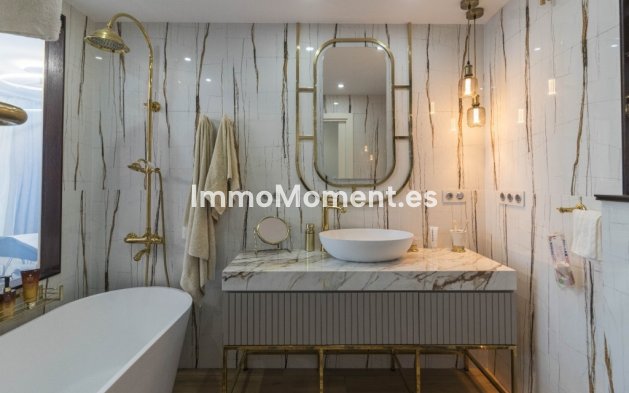 Resale - Apartment - Marbella - Puerto Banús