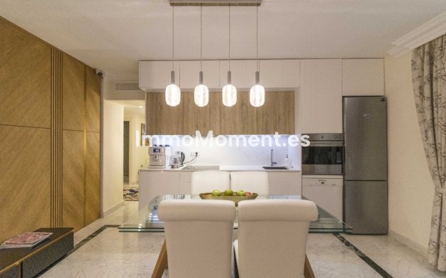 Resale - Apartment - Marbella - Puerto Banús