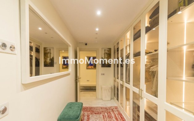 Resale - Apartment - Marbella - Puerto Banús