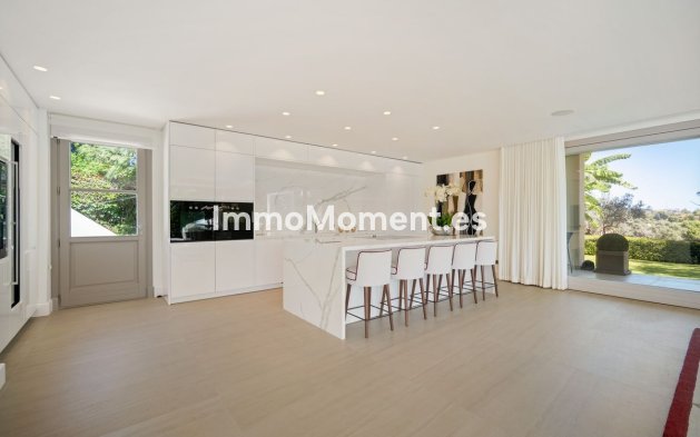 Wiederverkauf - Villa - Marbella - Nueva Andalucía