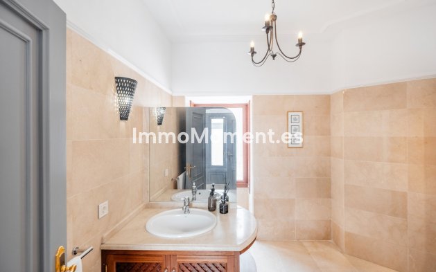 Reventa - Villa - Marbella - Aloha