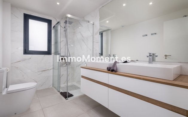 Resale - Apartment - Estepona - Selwo