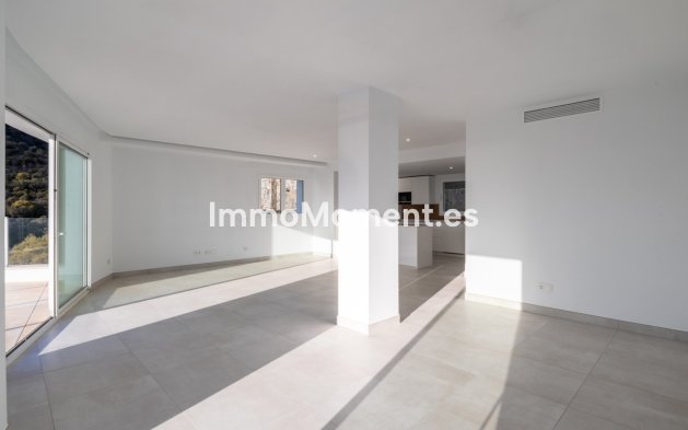 Resale - Apartment - Marbella - Altos de los Monteros