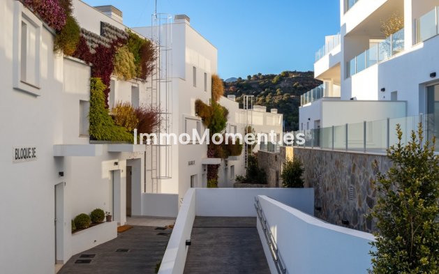 Resale - Apartment - Marbella - Altos de los Monteros