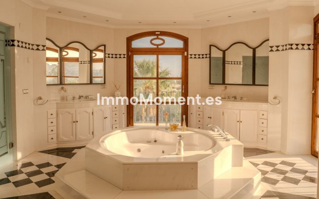 Revente - Villa - Marbella - Nueva Andalucía