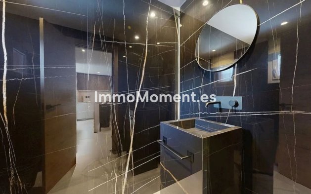 Resale - Villa - Estepona - Atalaya