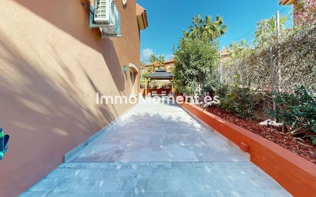 Resale - Villa - Estepona - Atalaya