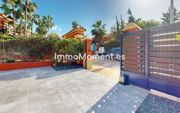 Resale - Villa - Estepona - Atalaya