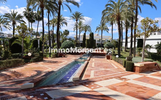 Revente - Maison mitoyenne - Estepona  - Estepona Centro