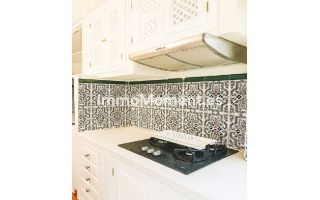 Resale - Villa - Benahavís - Benahavís Centro