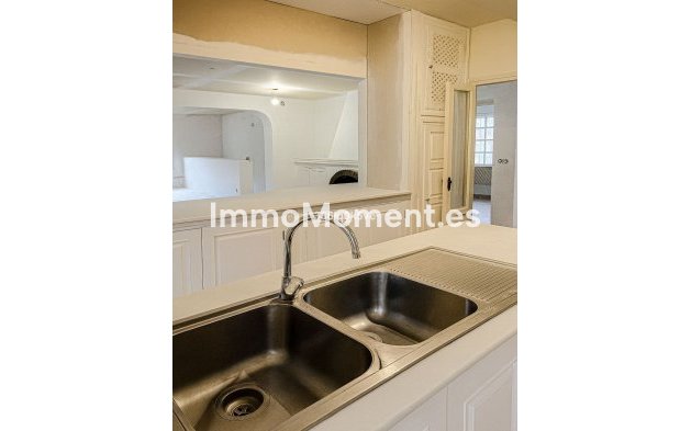 Resale - Villa - Benahavís - Benahavís Centro