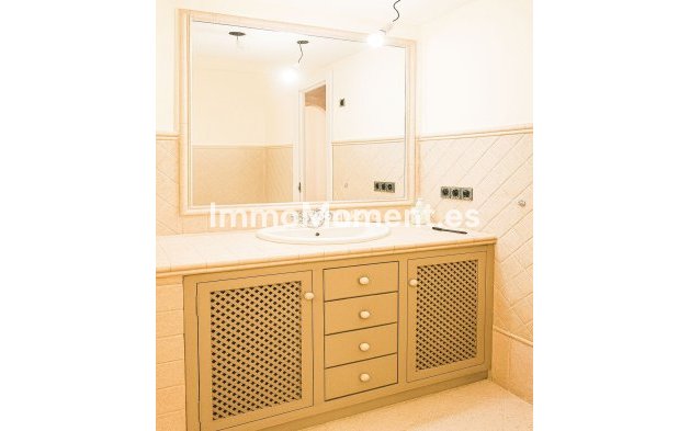 Resale - Villa - Benahavís - Benahavís Centro