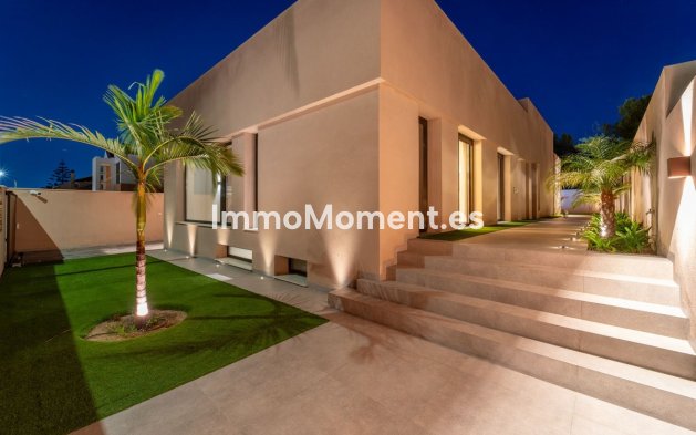 Wiederverkauf - Villa -   Inländisch - Alhaurín de la Torre