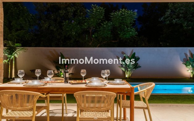 Wiederverkauf - Villa -   Inländisch - Alhaurín de la Torre