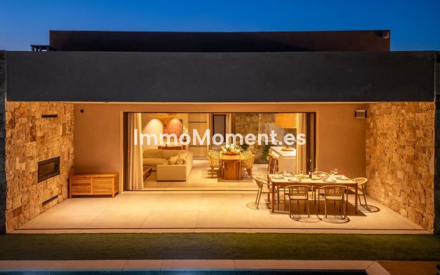 Wiederverkauf - Villa -   Inländisch - Alhaurín de la Torre