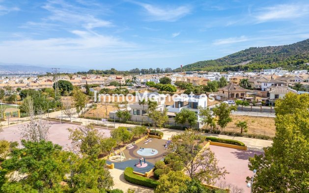 Wiederverkauf - Villa -   Inländisch - Alhaurín de la Torre