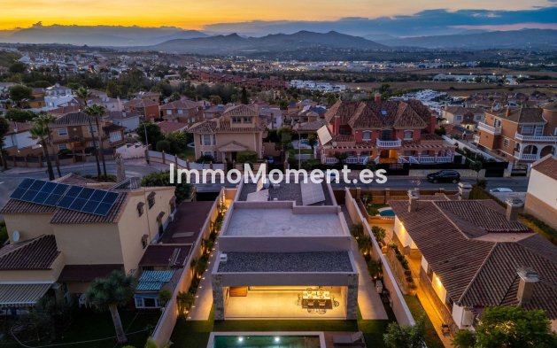 Wiederverkauf - Villa -   Inländisch - Alhaurín de la Torre