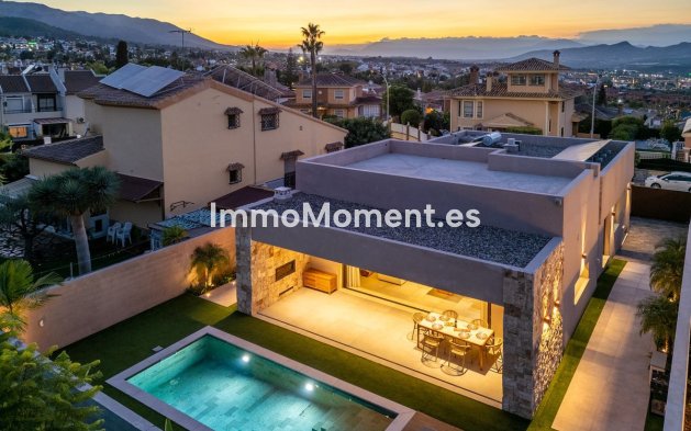 Wiederverkauf - Villa -   Inländisch - Alhaurín de la Torre