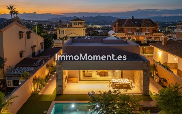 Wiederverkauf - Villa -   Inländisch - Alhaurín de la Torre