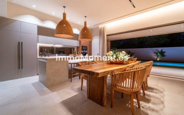 Wiederverkauf - Villa -   Inländisch - Alhaurín de la Torre