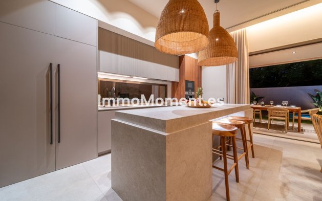 Wiederverkauf - Villa -   Inländisch - Alhaurín de la Torre