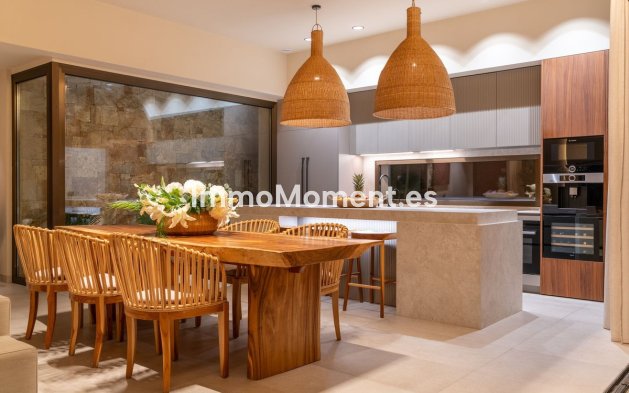 Wiederverkauf - Villa -   Inländisch - Alhaurín de la Torre