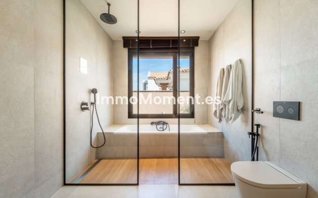 Wiederverkauf - Villa -   Inländisch - Alhaurín de la Torre