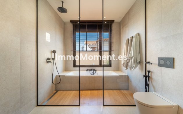 Wiederverkauf - Villa -   Inländisch - Alhaurín de la Torre