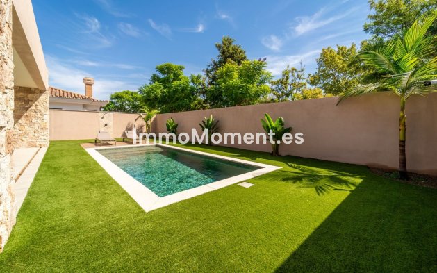 Wiederverkauf - Villa -   Inländisch - Alhaurín de la Torre