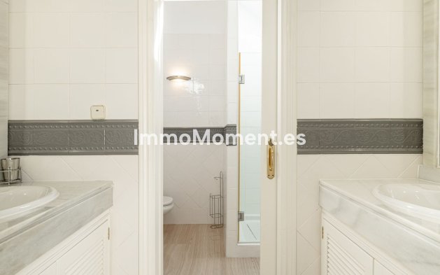 Resale - Apartment - Marbella - Elviria